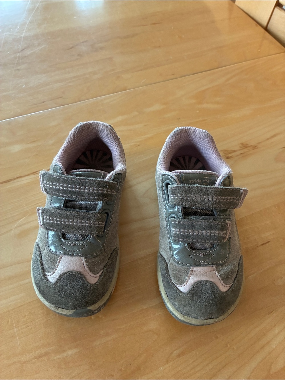 Stride rite sneakers size 6.5 toddler